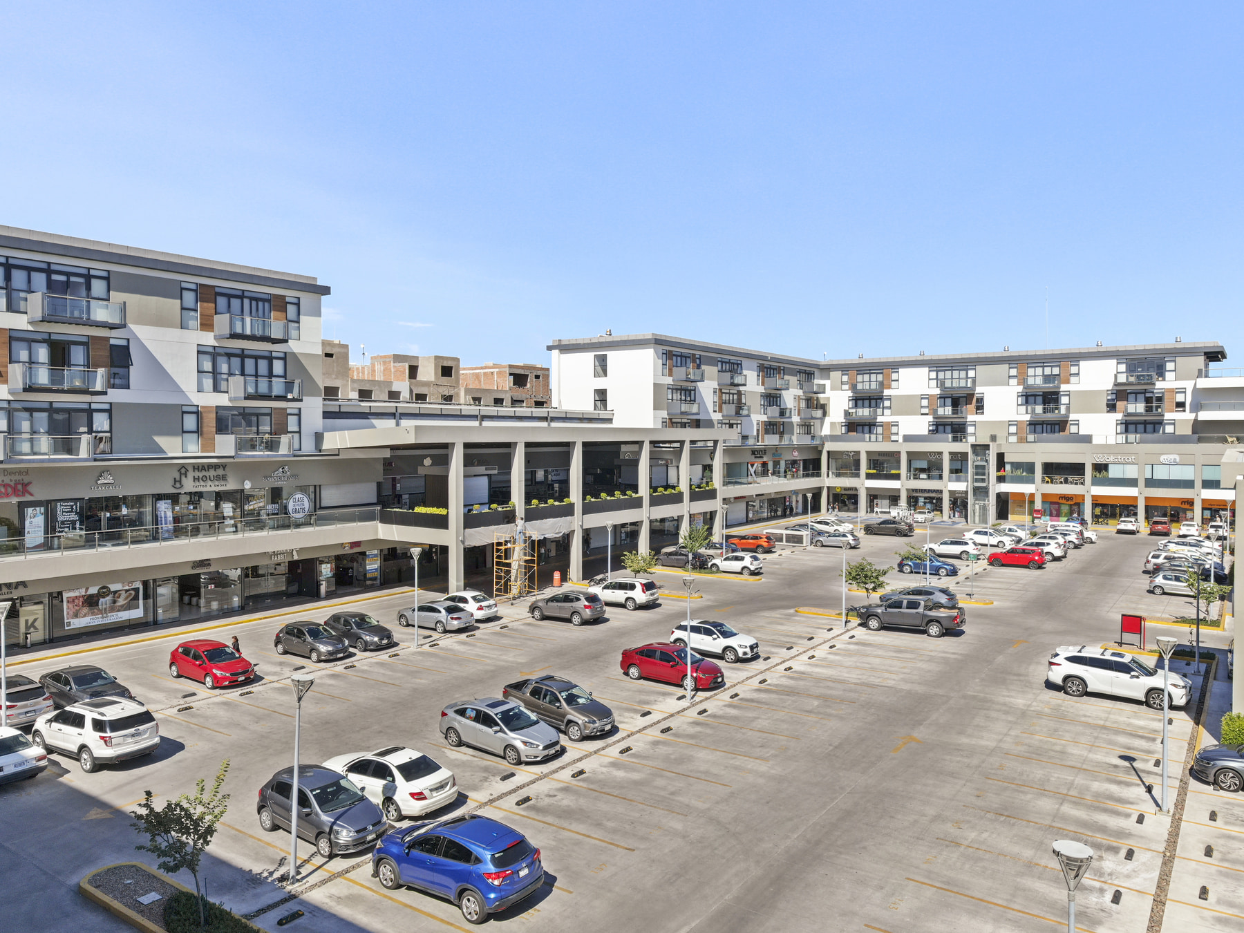 xentric, anahuac, queretaro, proyecto, wolstrat, plaza, comercial, suites