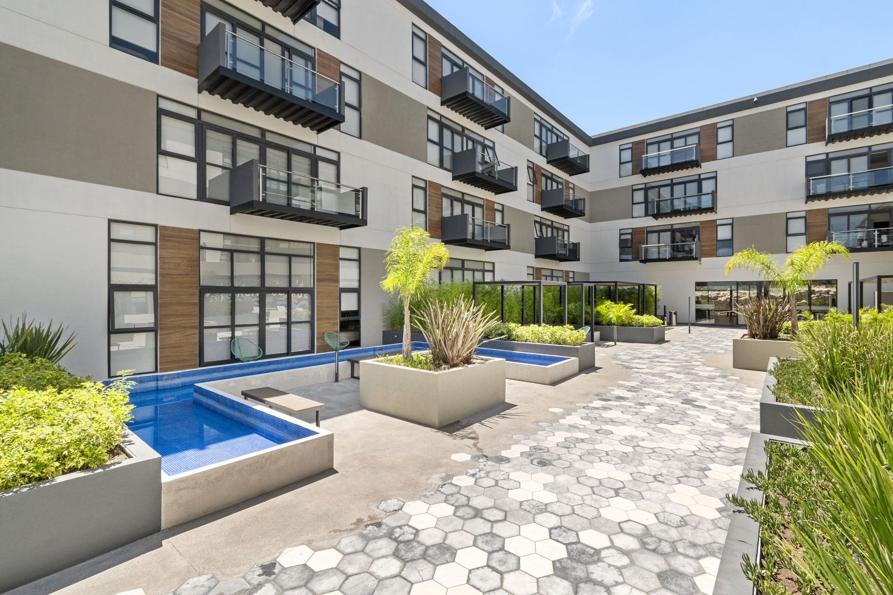 xentric, anahuac, queretaro, proyecto, wolstrat, plaza, comercial, suites