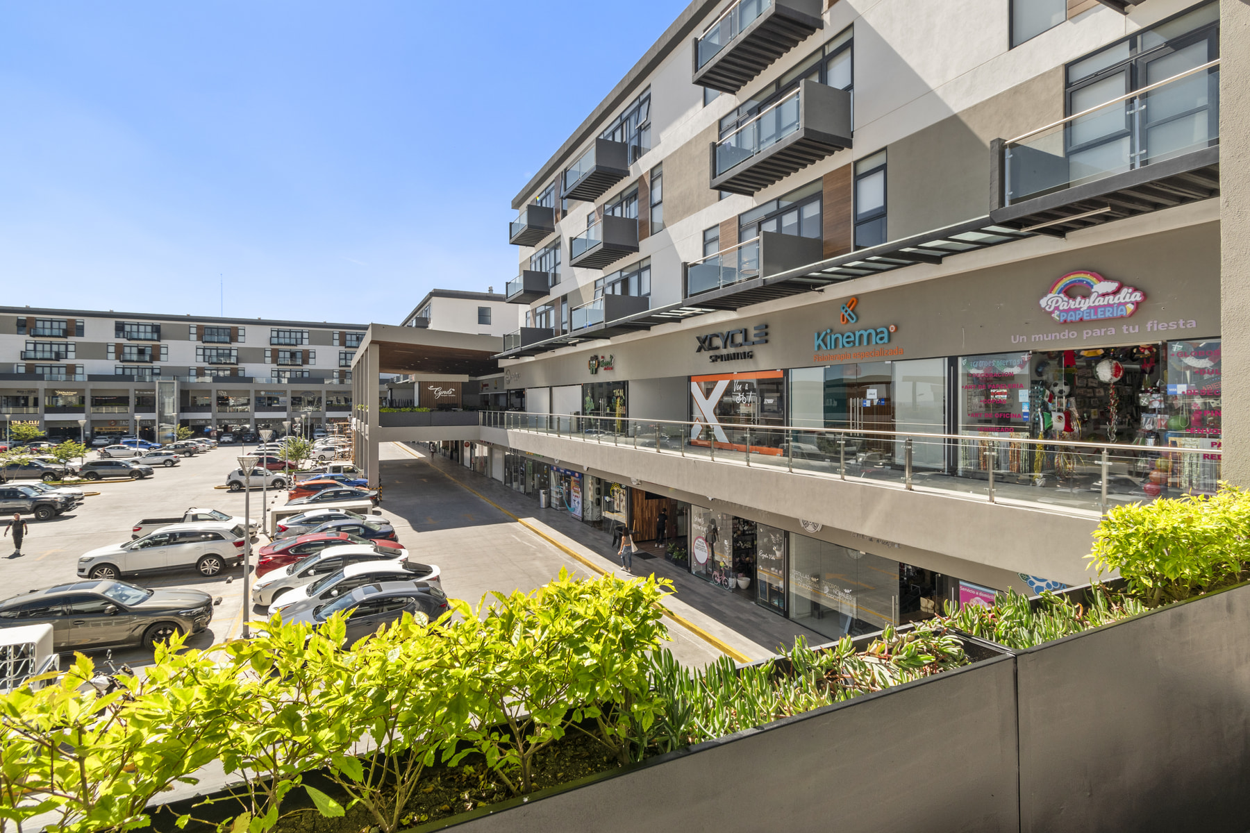 xentric, anahuac, queretaro, proyecto, wolstrat, plaza, comercial, suites