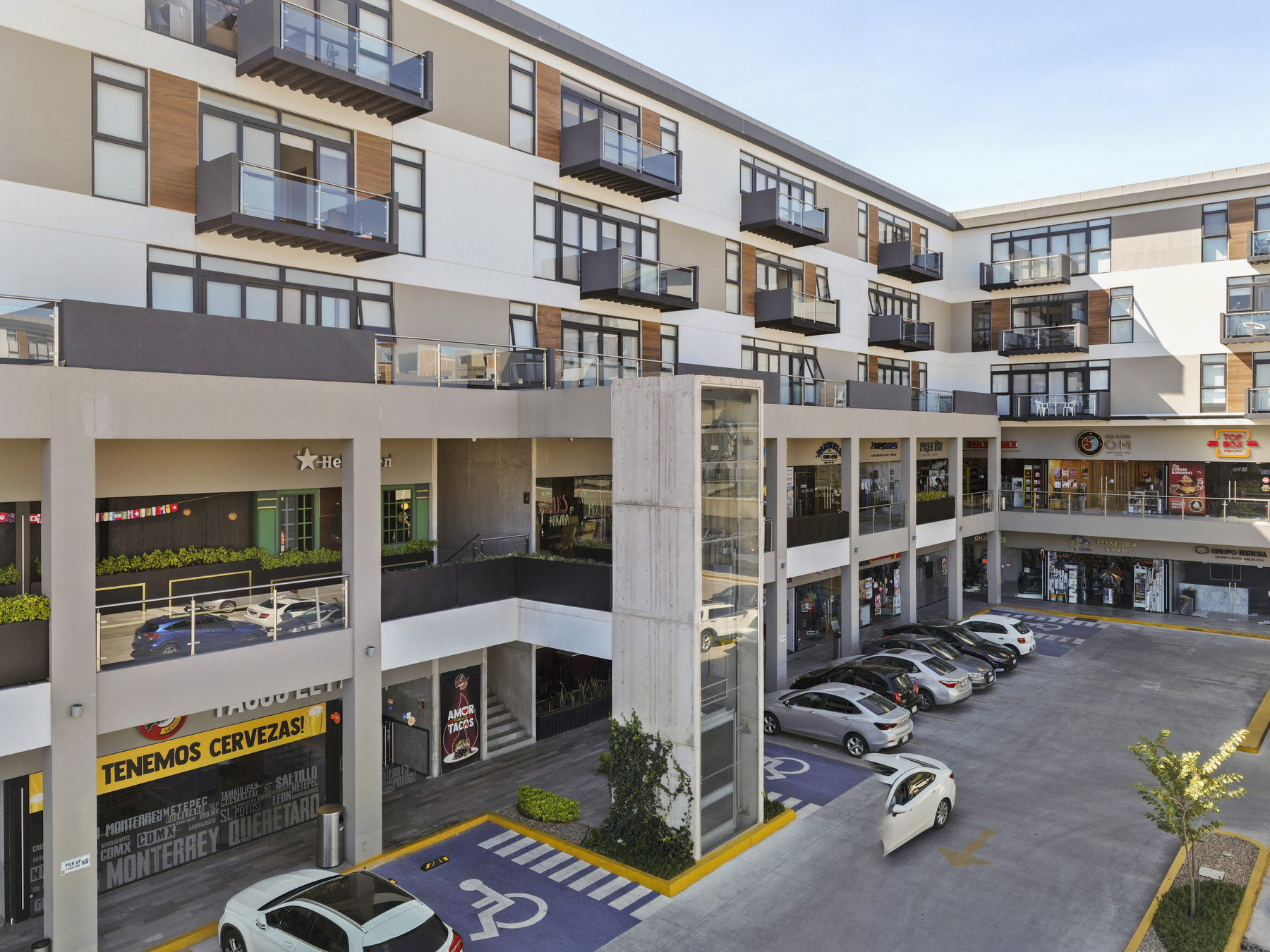 xentric, anahuac, queretaro, proyecto, wolstrat, plaza, comercial, suites