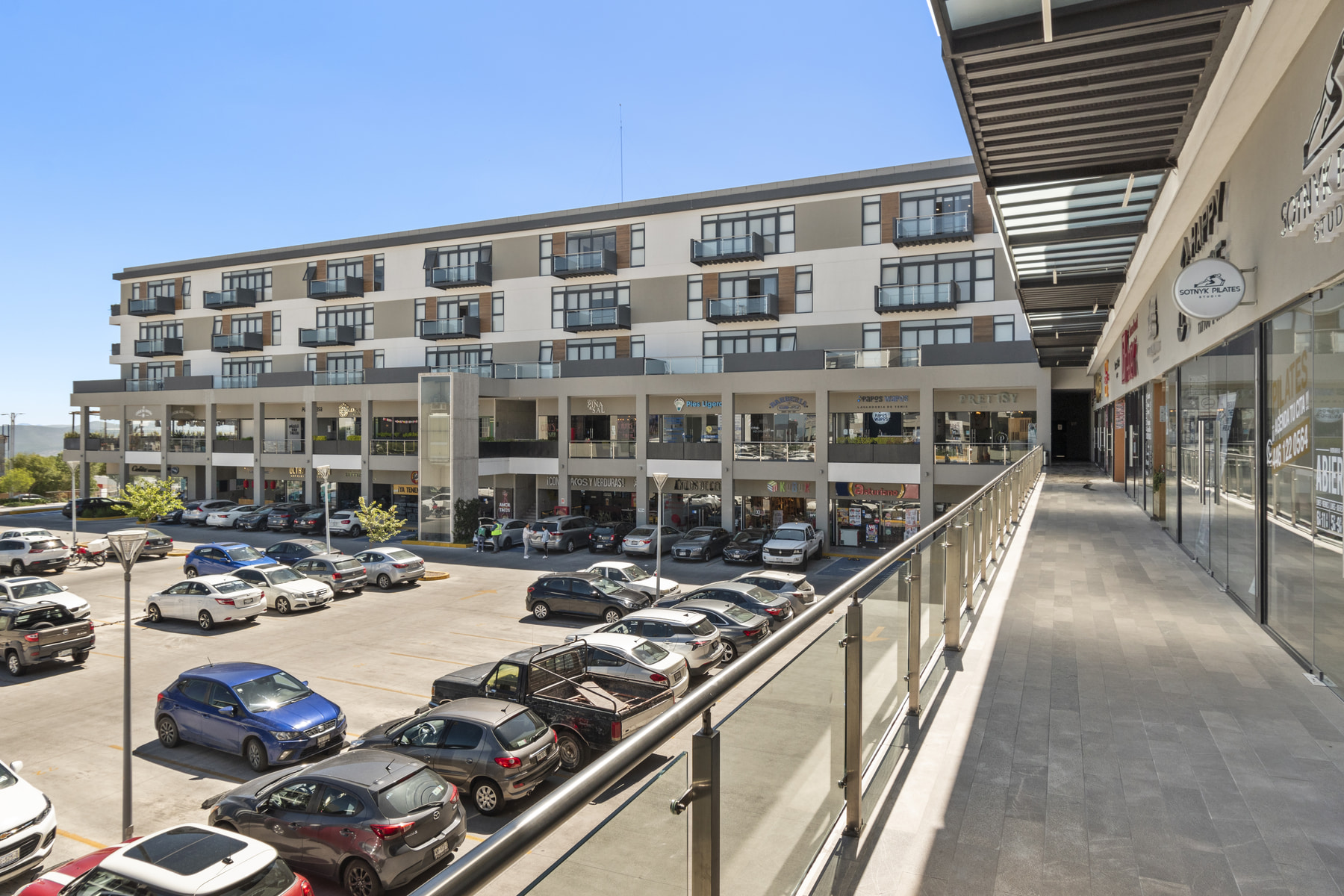 xentric, anahuac, queretaro, proyecto, wolstrat, plaza, comercial, suites