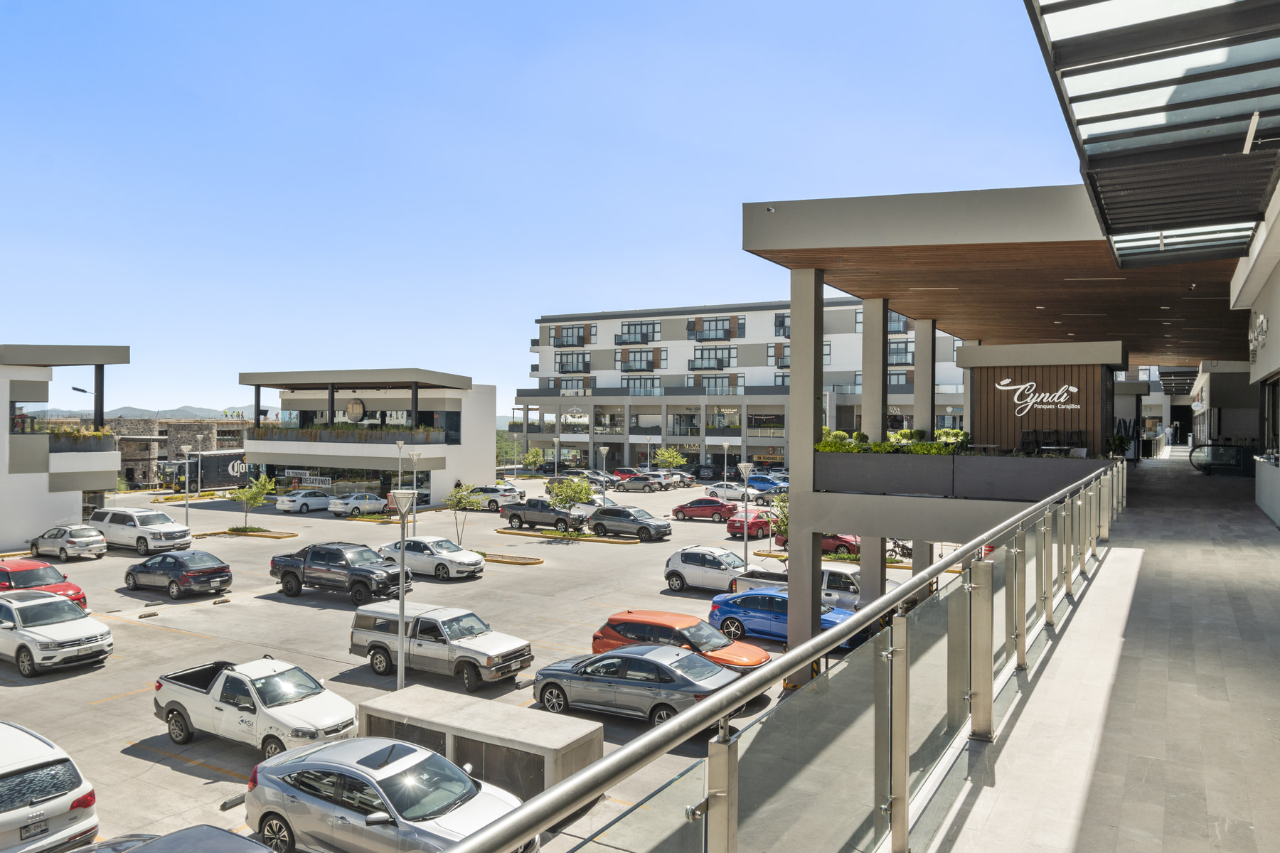 xentric, anahuac, queretaro, proyecto, wolstrat, plaza, comercial, suites