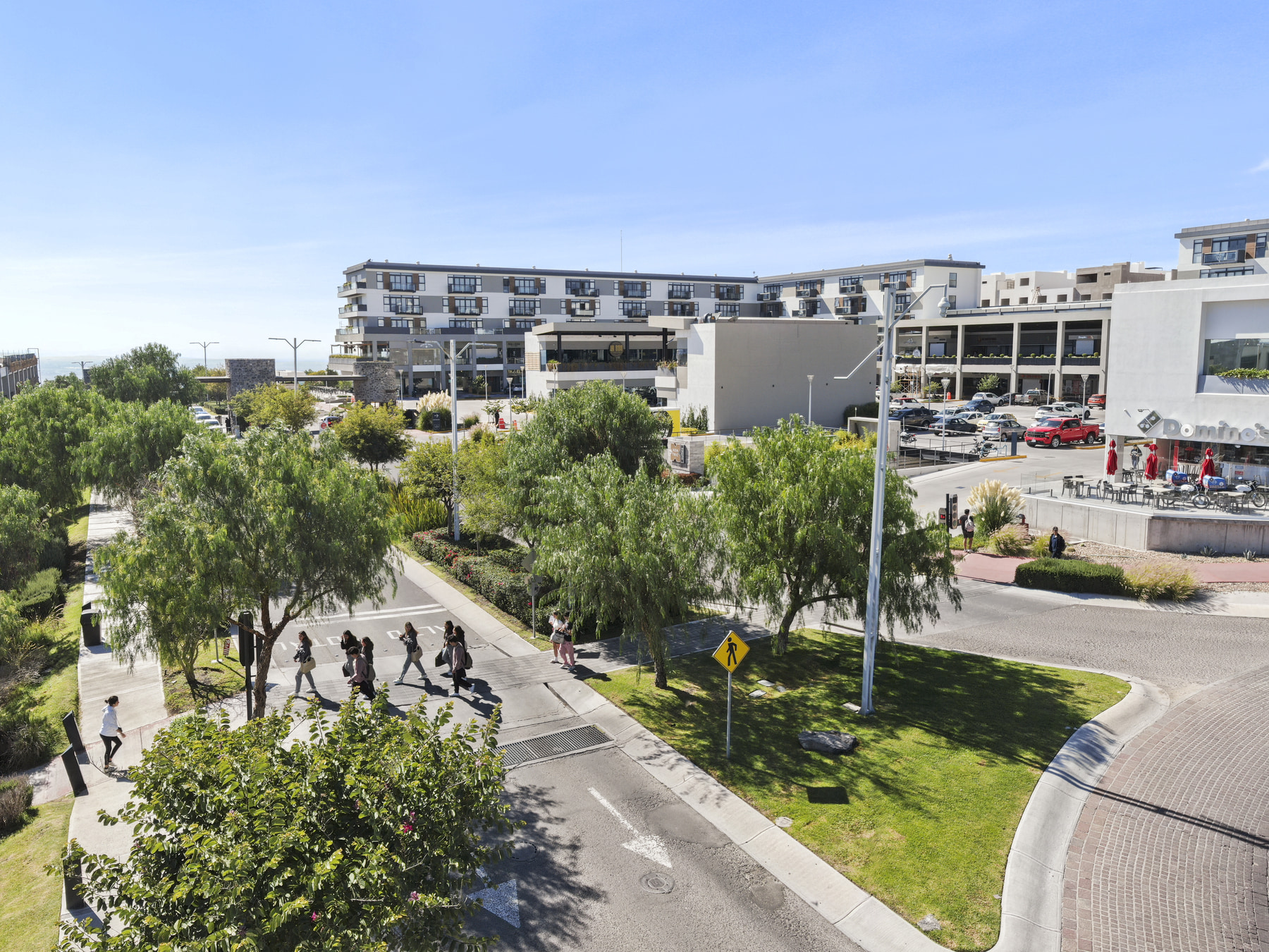 xentric, anahuac, queretaro, proyecto, wolstrat, plaza, comercial, suites