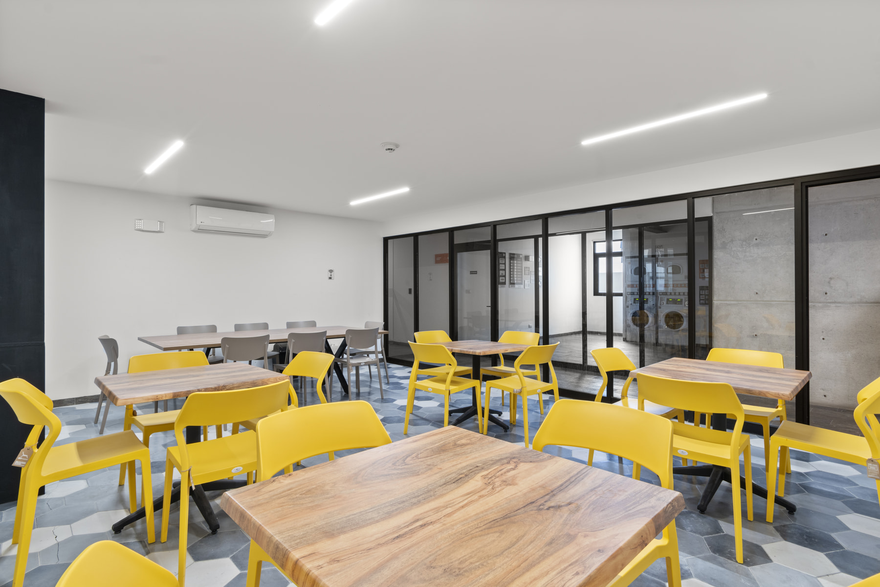 xentric, anahuac, queretaro, proyecto, wolstrat, plaza, comercial, suites